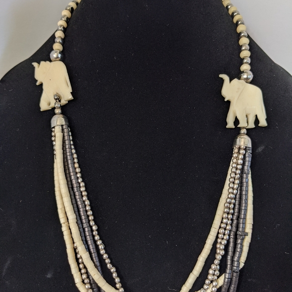 Wooden Animal Necklace - Picture 4 of 7